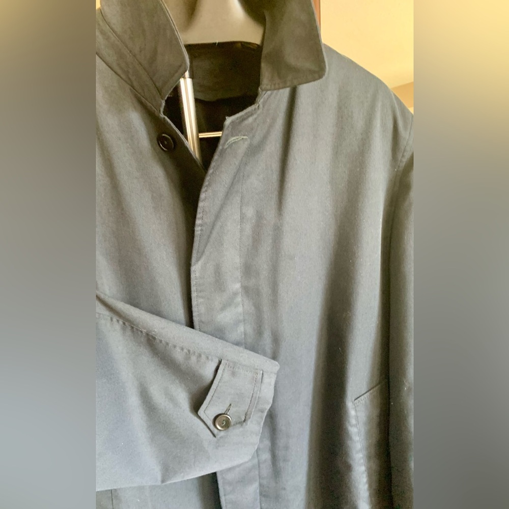 Vintage Mac-Mor light trench size 38
The Weather Man